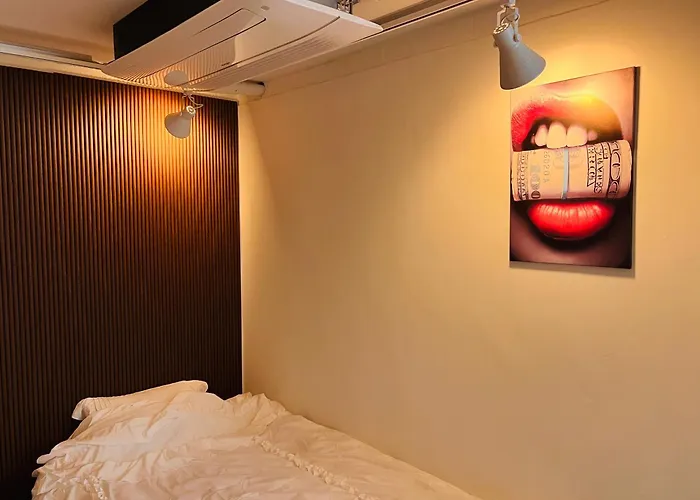 1 Minute From Hongdae Entrance Station #4 Beds #hotel Bedding #hongdae Main Street #famous Restaurants #luggage Storage #popular #3 #melow Hongdae Apartment Seoul