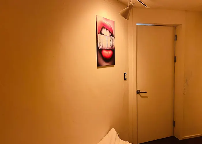 Apartment 1 Minute From Hongdae Entrance Station #4 Beds #hotel Bedding #hongdae Main Street #famous Restaurants #luggage Storage #popular #3 #melow Hongdae