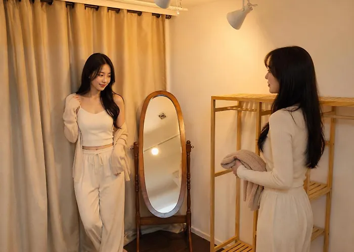 1 Minute From Hongdae Entrance Station #4 Beds #hotel Bedding #hongdae Main Street #famous Restaurants #luggage Storage #popular #3 #melow Hongdae Apartment *
