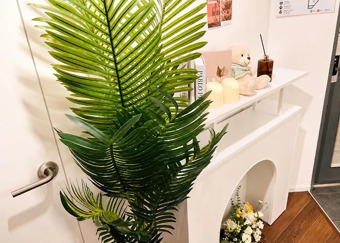 Apartment 1 Minute From Hongdae Entrance Station #4 Beds #hotel Bedding #hongdae Main Street #famous Restaurants #luggage Storage #popular #3 #melow Hongdae *